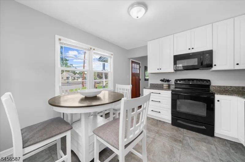 16 Abbott Ct Flemington, NJ 08822