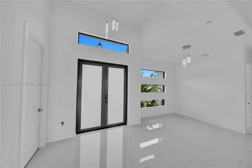 2318 NW NW 30th Ter Cape Coral, FL 33993