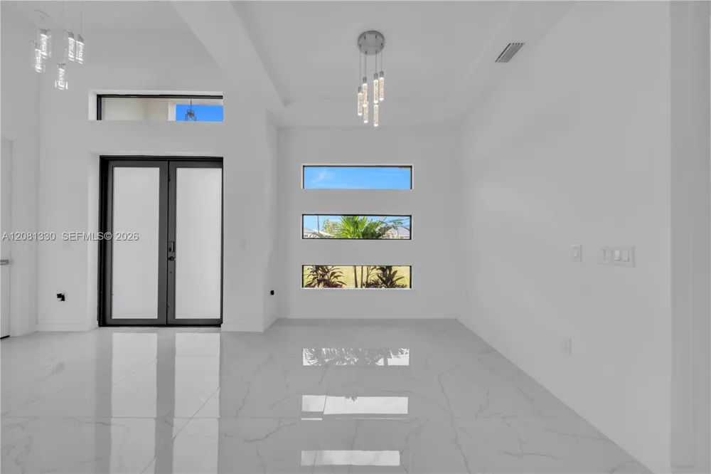 2318 NW NW 30th Ter Cape Coral, FL 33993