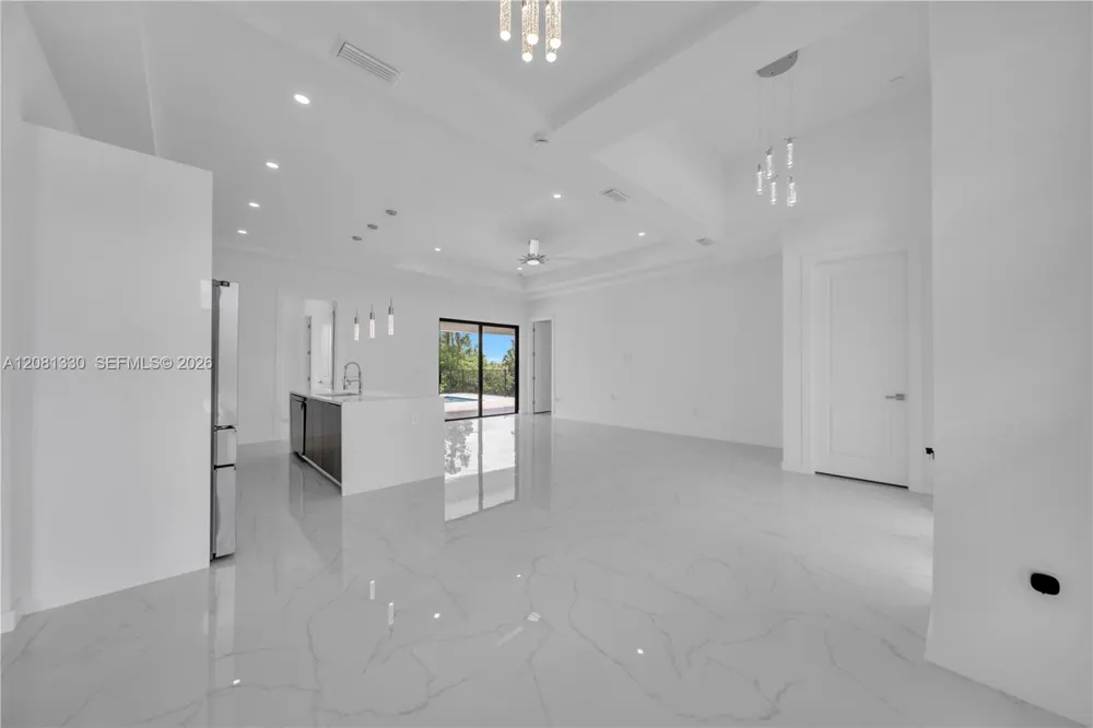 2318 NW NW 30th Ter Cape Coral, FL 33993