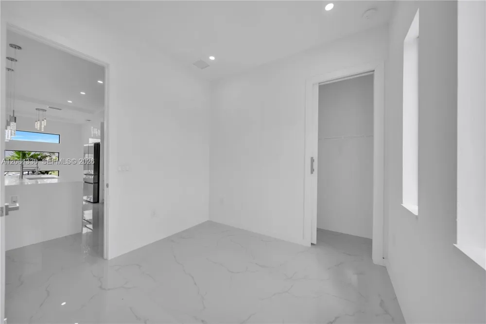 2318 NW NW 30th Ter Cape Coral, FL 33993