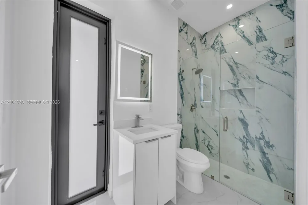 2318 NW NW 30th Ter Cape Coral, FL 33993