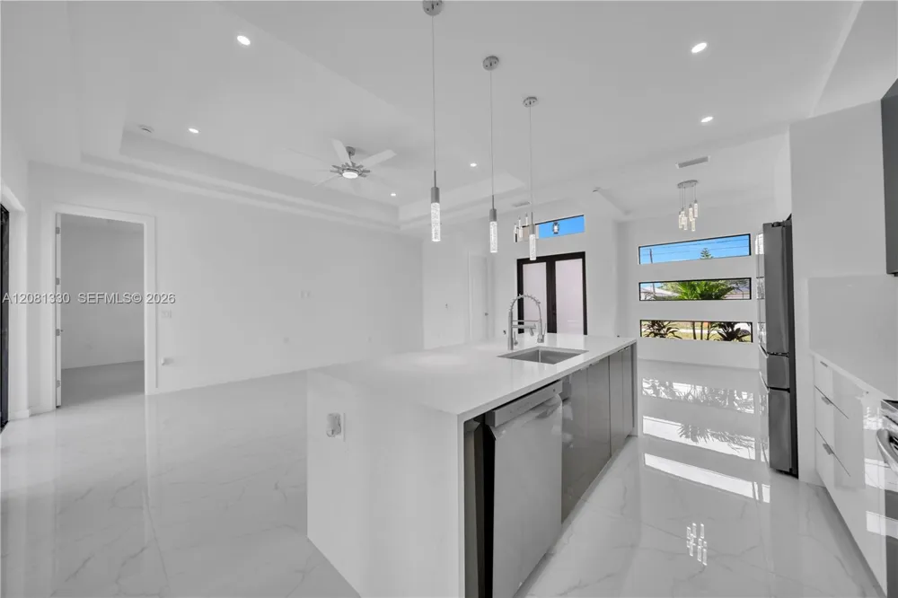 2318 NW NW 30th Ter Cape Coral, FL 33993