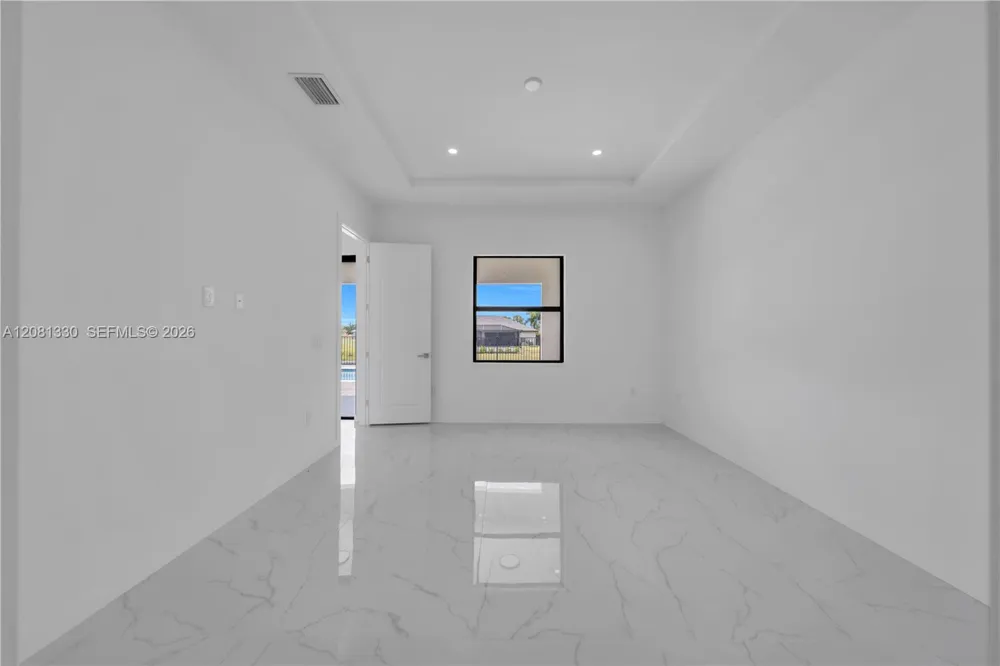 2318 NW NW 30th Ter Cape Coral, FL 33993