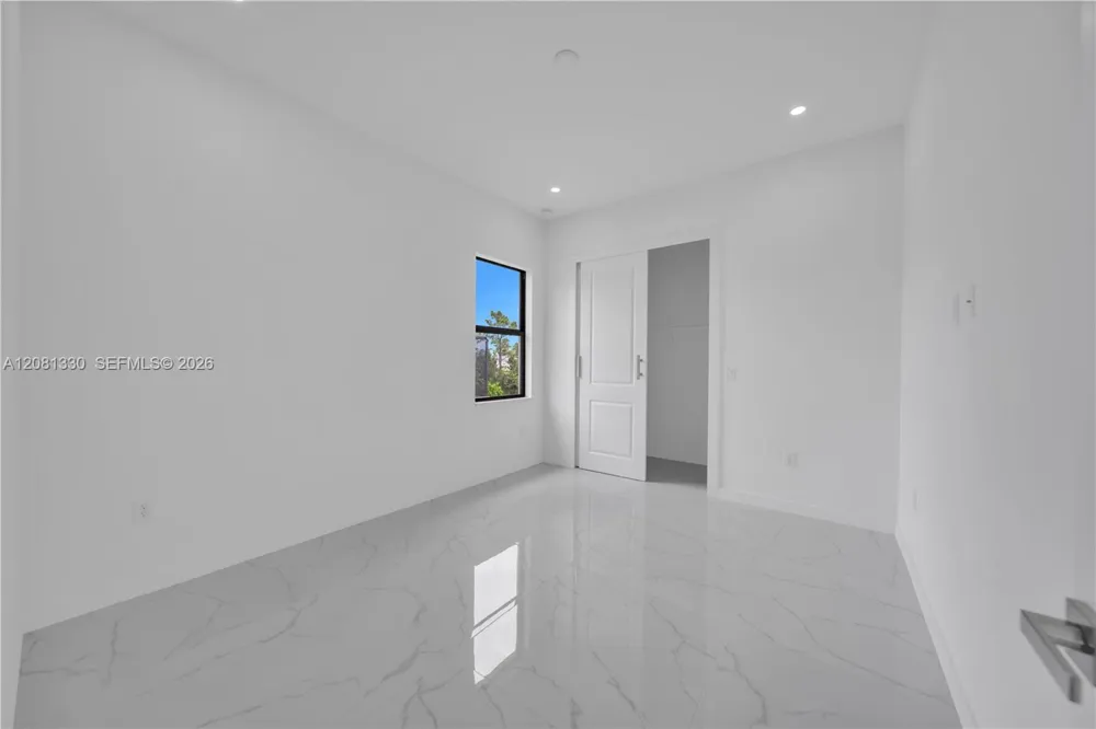 2318 NW NW 30th Ter Cape Coral, FL 33993