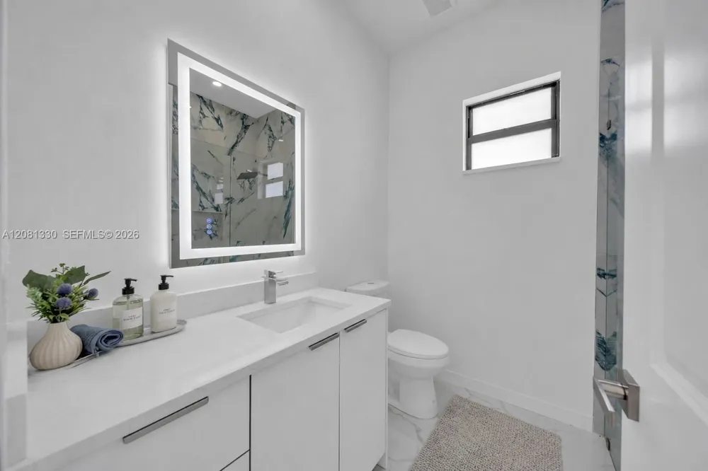2318 NW NW 30th Ter Cape Coral, FL 33993
