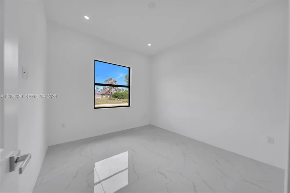 2318 NW NW 30th Ter Cape Coral, FL 33993