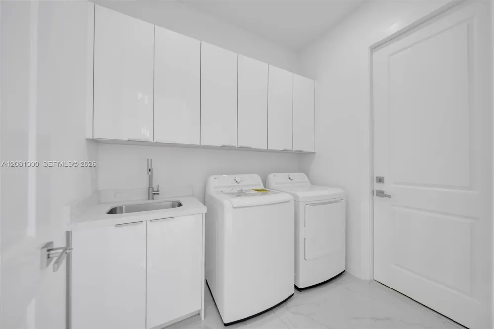 2318 NW NW 30th Ter Cape Coral, FL 33993