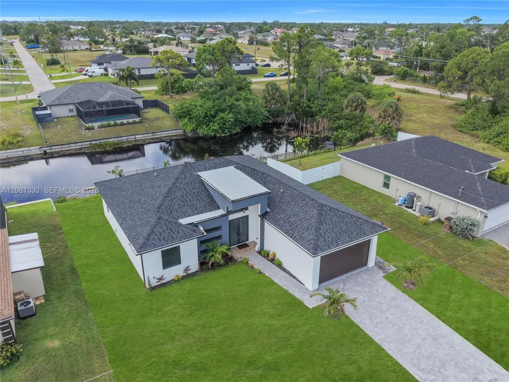 2318 NW NW 30th Ter Cape Coral, FL 33993