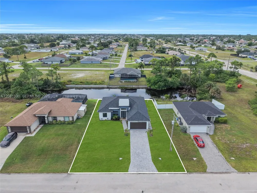 2318 NW NW 30th Ter Cape Coral, FL 33993