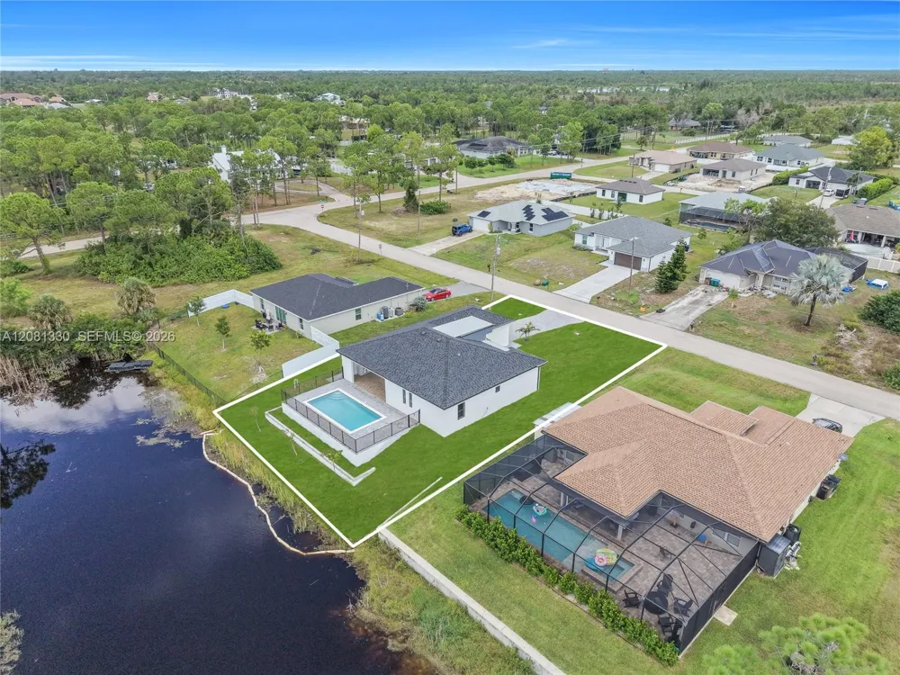 2318 NW NW 30th Ter Cape Coral, FL 33993