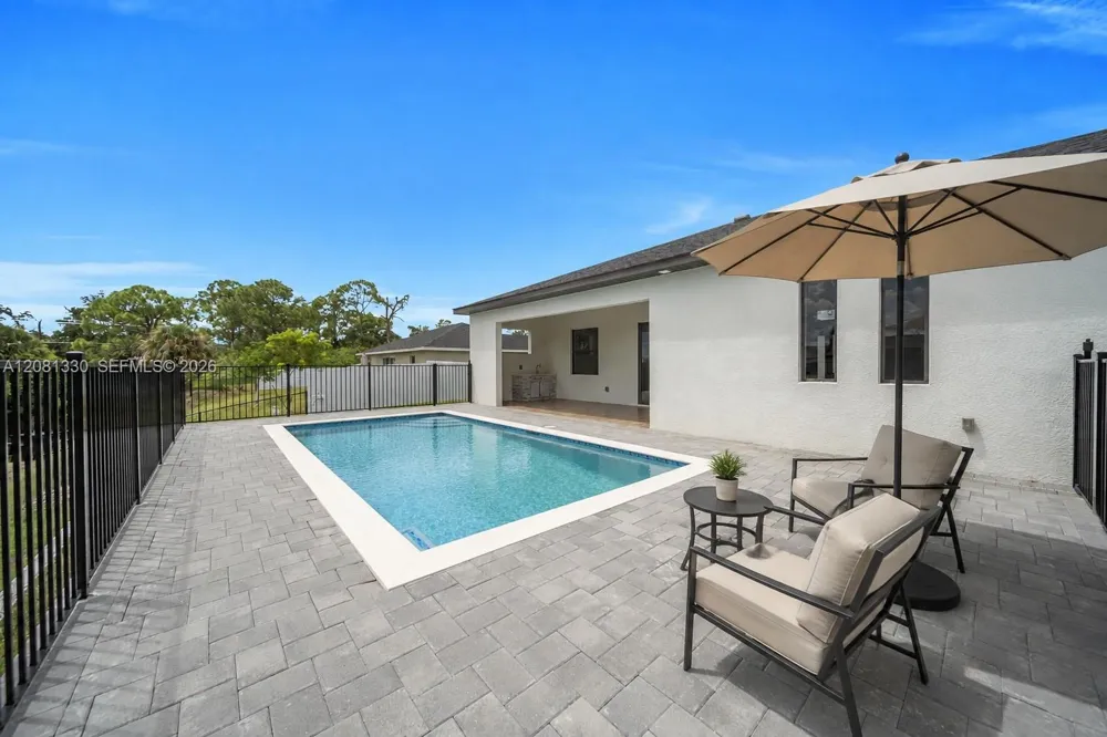 2318 NW NW 30th Ter Cape Coral, FL 33993