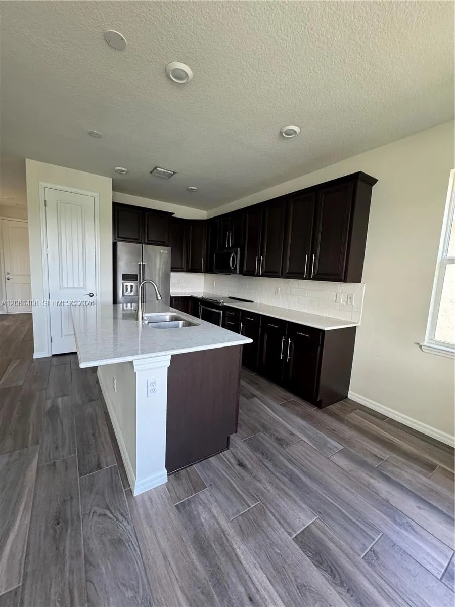 4729 Greenway Dr Hollywood, FL 33021