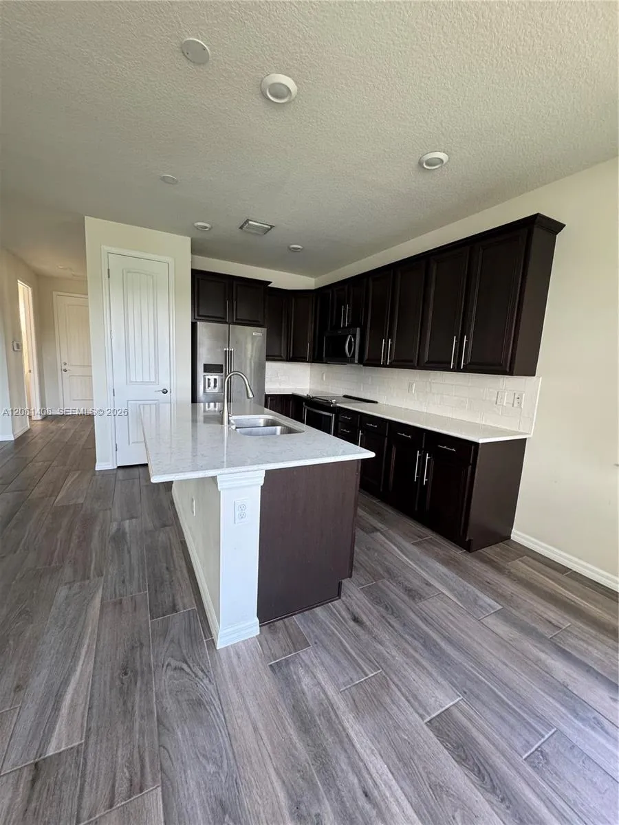4729 Greenway Dr Hollywood, FL 33021