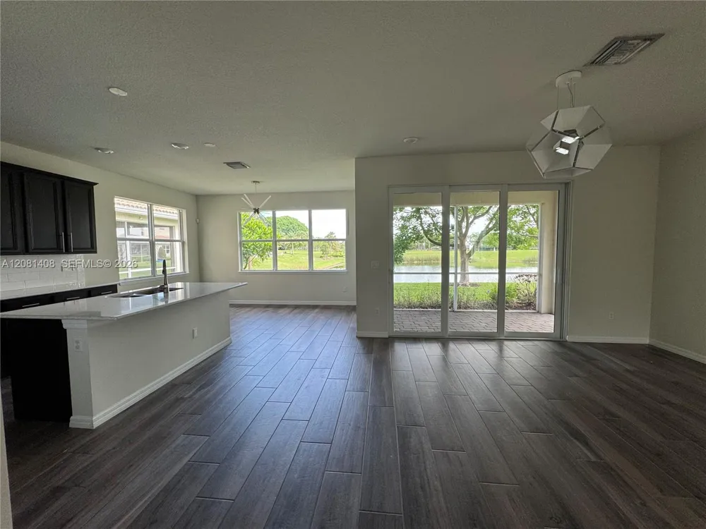4729 Greenway Dr Hollywood, FL 33021