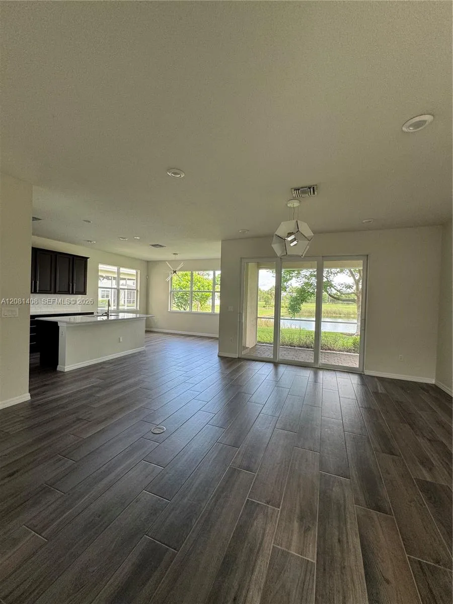 4729 Greenway Dr Hollywood, FL 33021