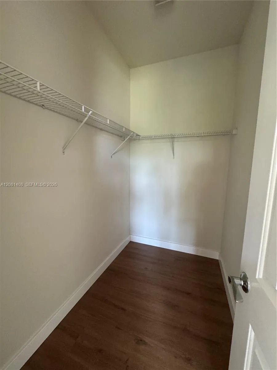 4729 Greenway Dr Hollywood, FL 33021