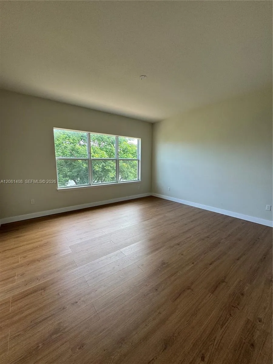 4729 Greenway Dr Hollywood, FL 33021