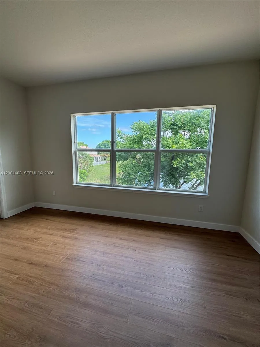 4729 Greenway Dr Hollywood, FL 33021