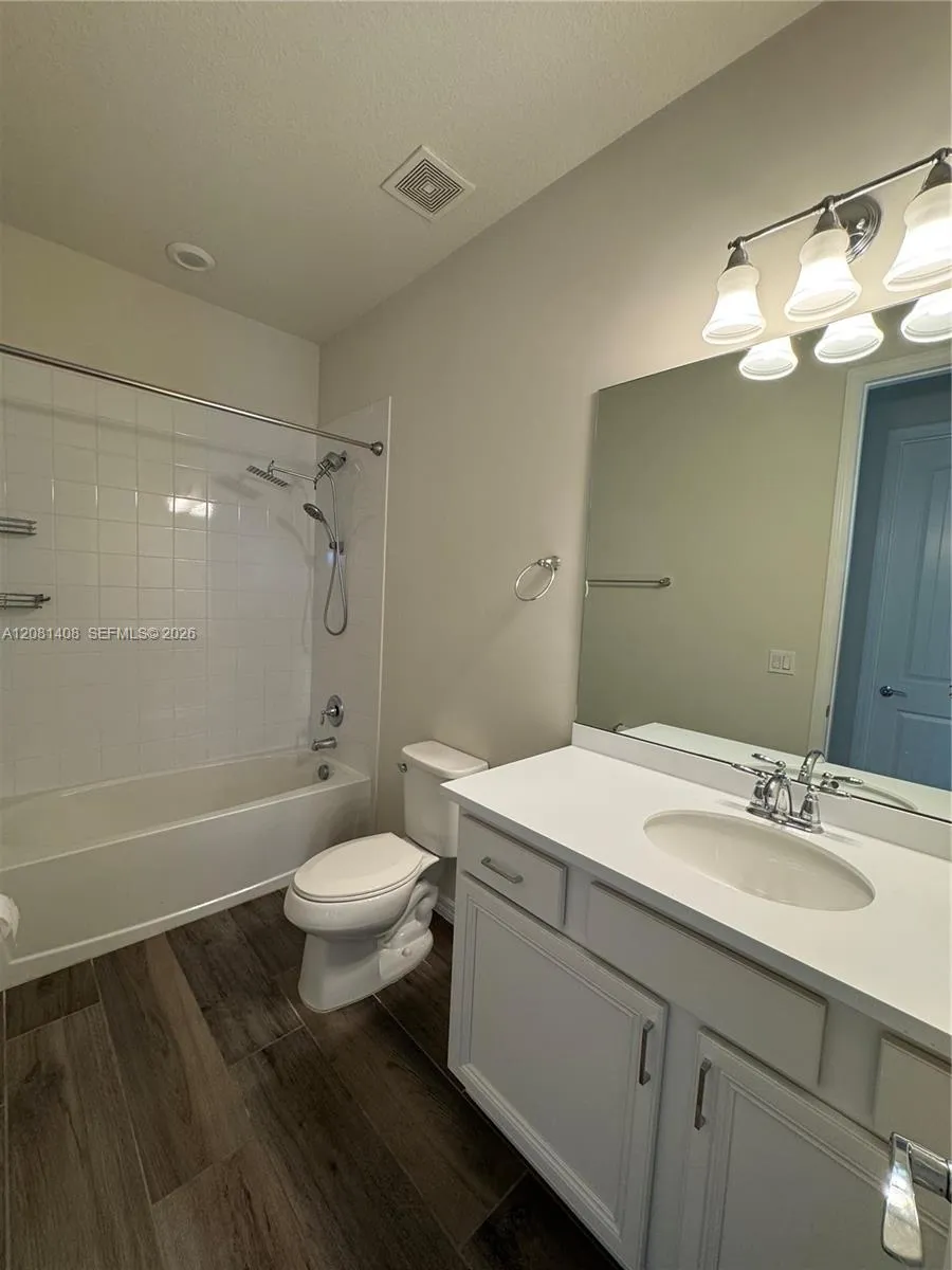 4729 Greenway Dr Hollywood, FL 33021