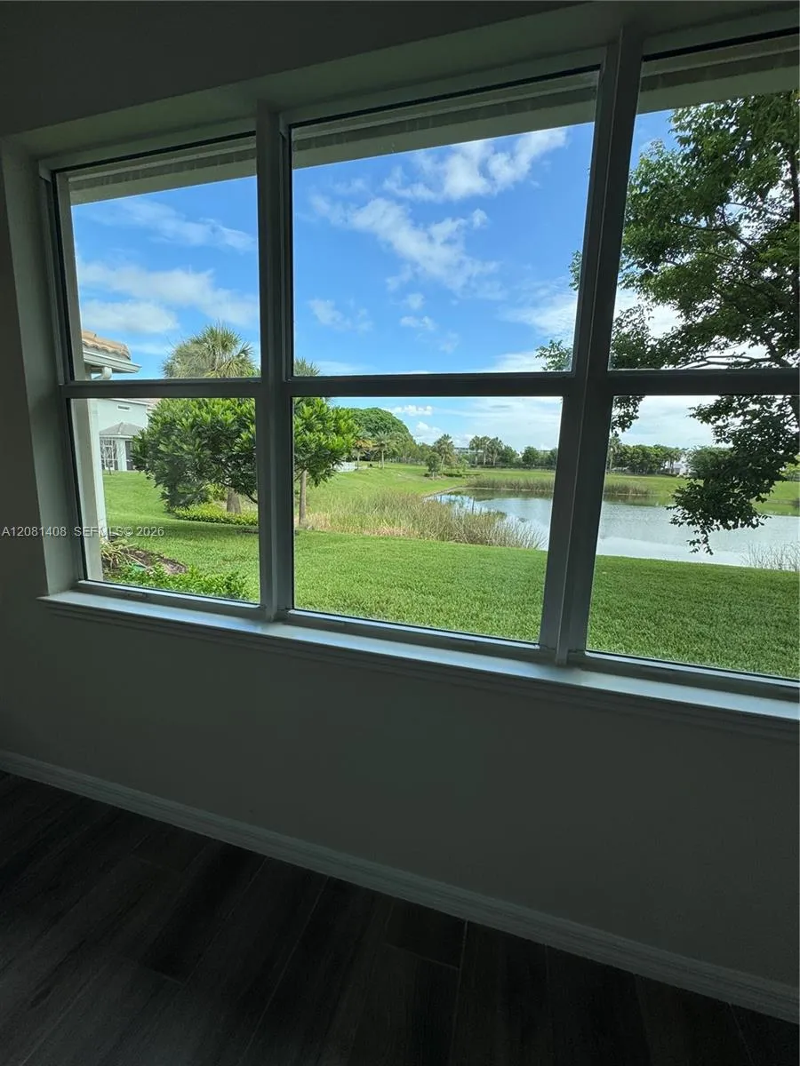 4729 Greenway Dr Hollywood, FL 33021