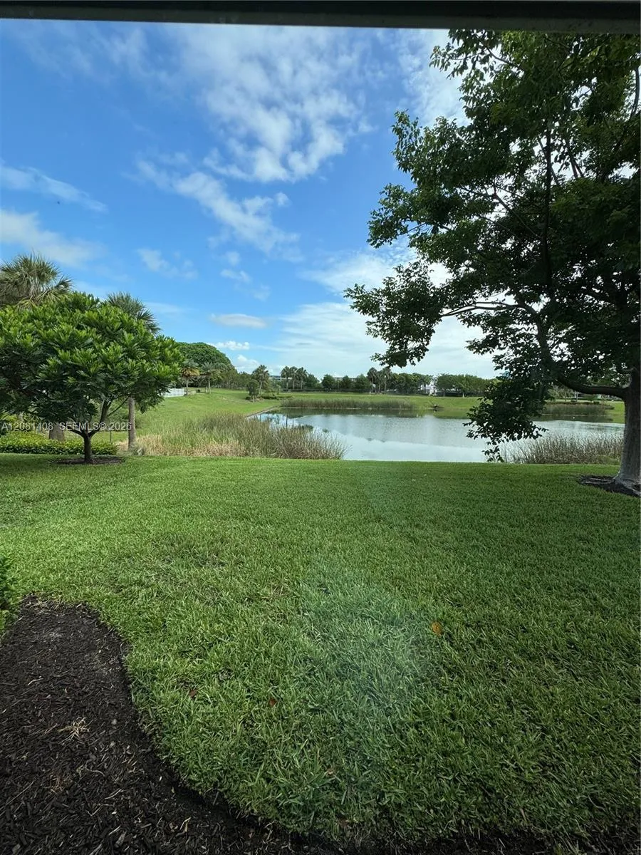4729 Greenway Dr Hollywood, FL 33021