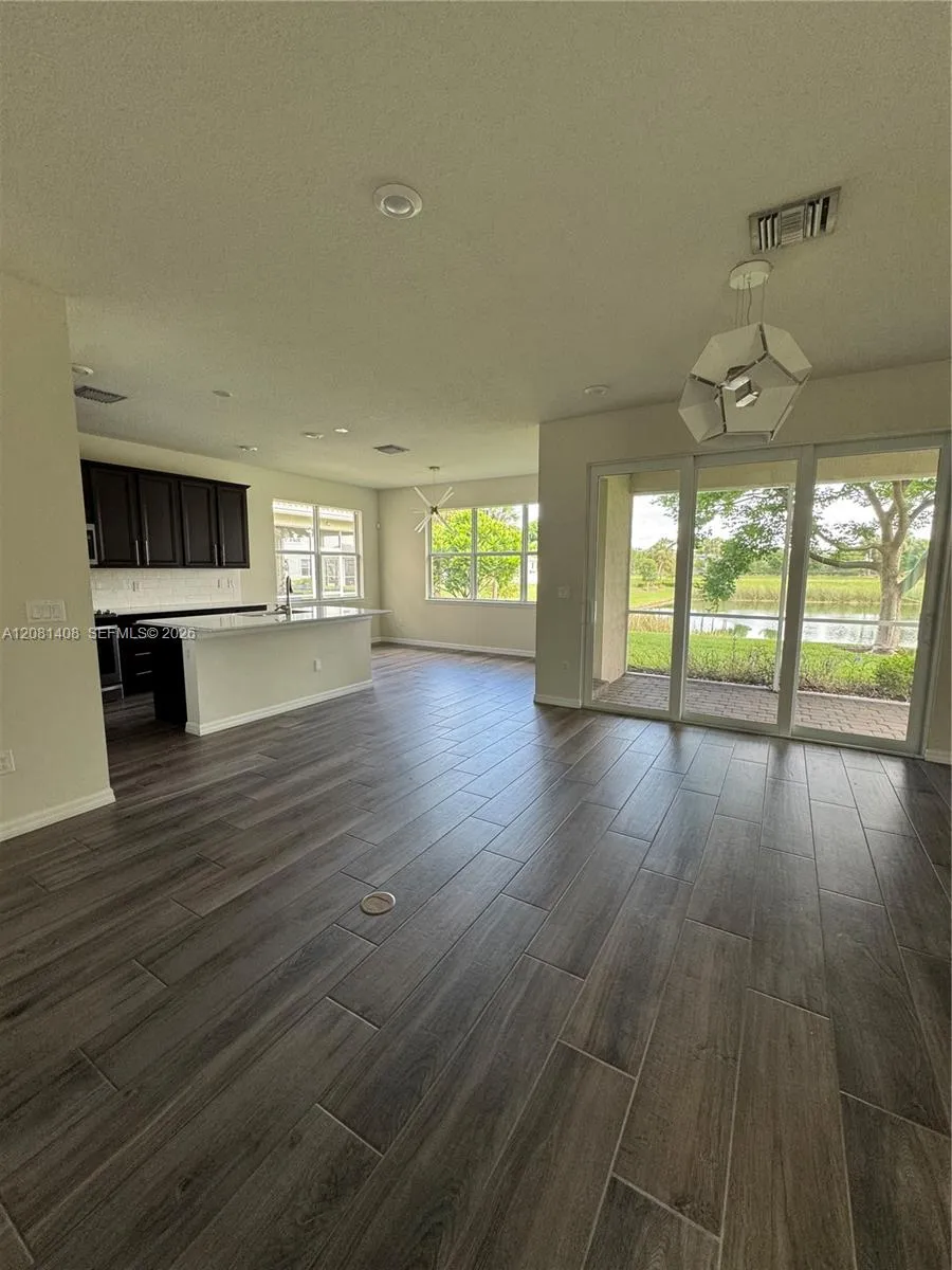 4729 Greenway Dr Hollywood, FL 33021