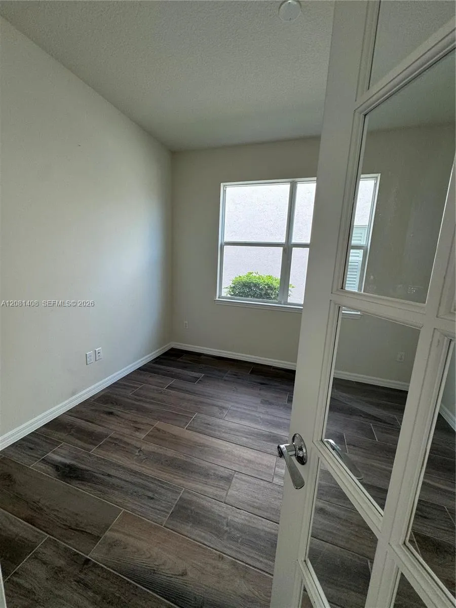 4729 Greenway Dr Hollywood, FL 33021