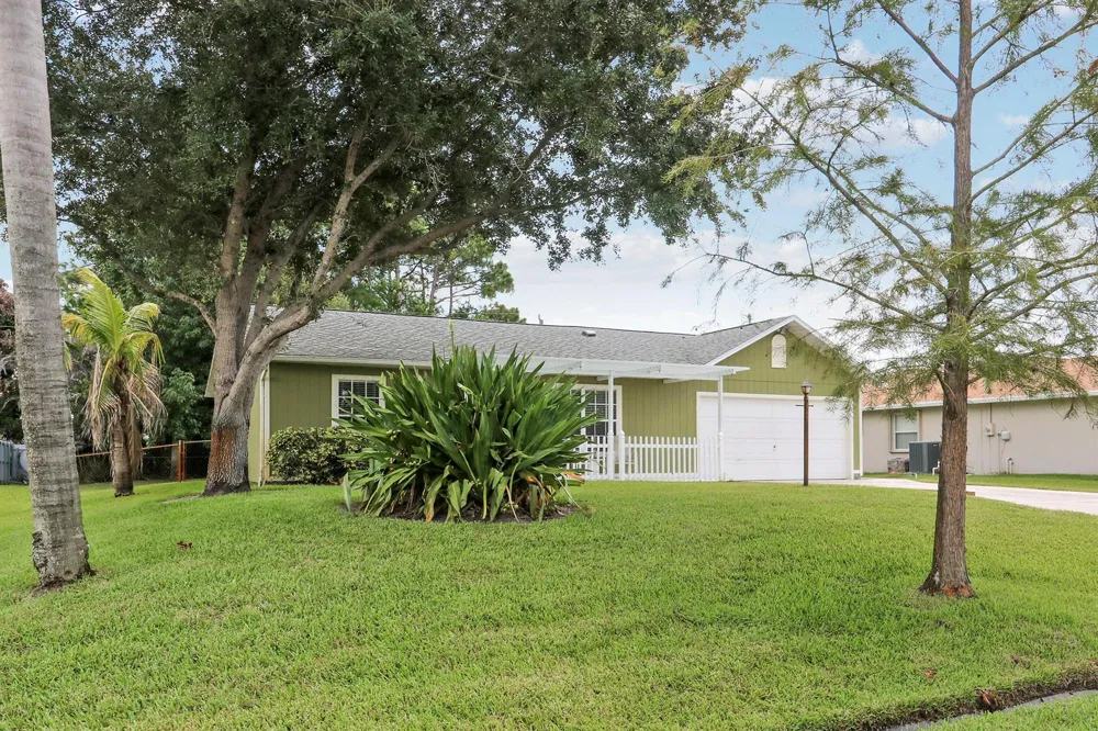 1137 SW CURTIS STREET Port St. Lucie, FL 34983
