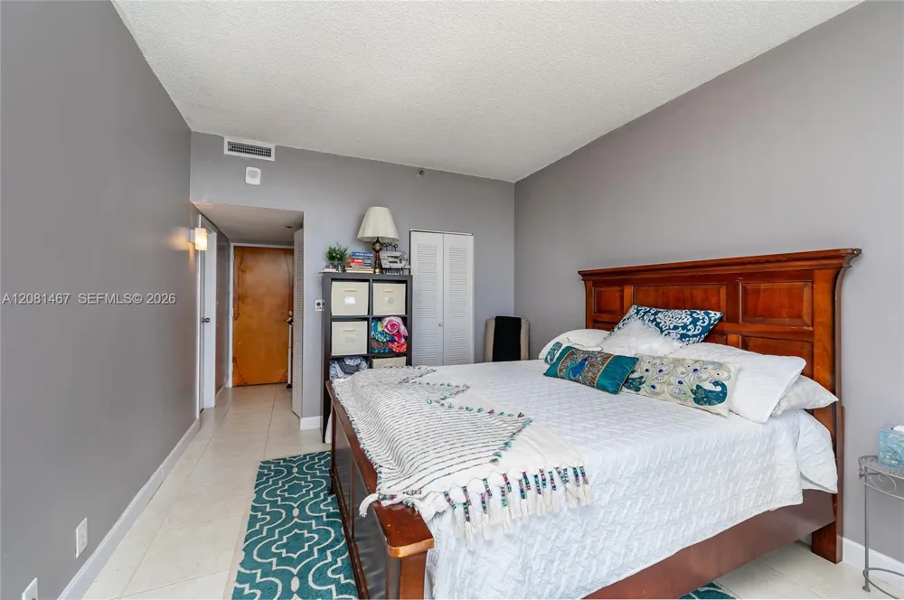 7601 E Treasure Dr #PH224 North Bay Village, FL 33141