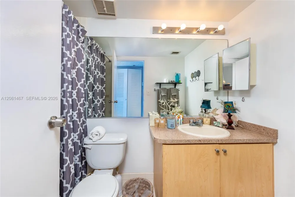 7601 E Treasure Dr #PH224 North Bay Village, FL 33141