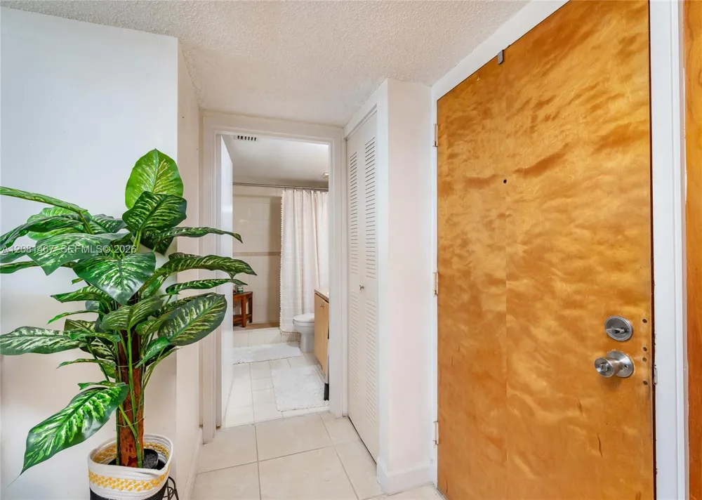 7601 E Treasure Dr #PH224 North Bay Village, FL 33141