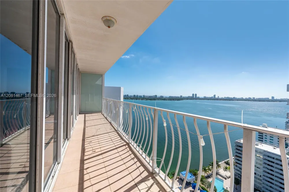 7601 E Treasure Dr #PH224 North Bay Village, FL 33141