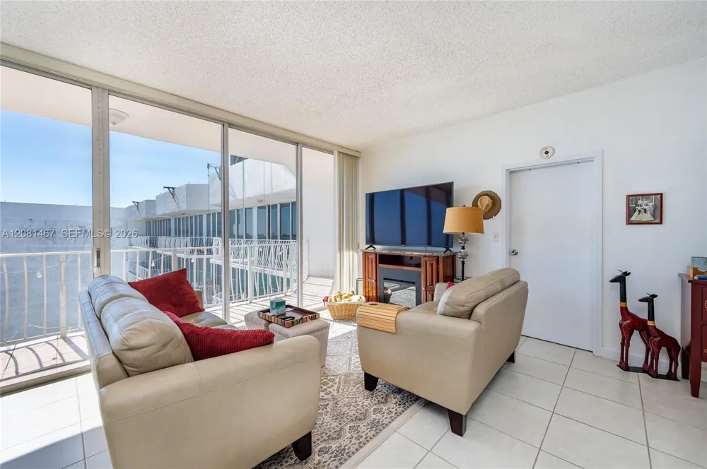 7601 E Treasure Dr #PH224 North Bay Village, FL 33141