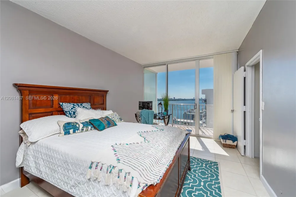 7601 E Treasure Dr #PH224 North Bay Village, FL 33141