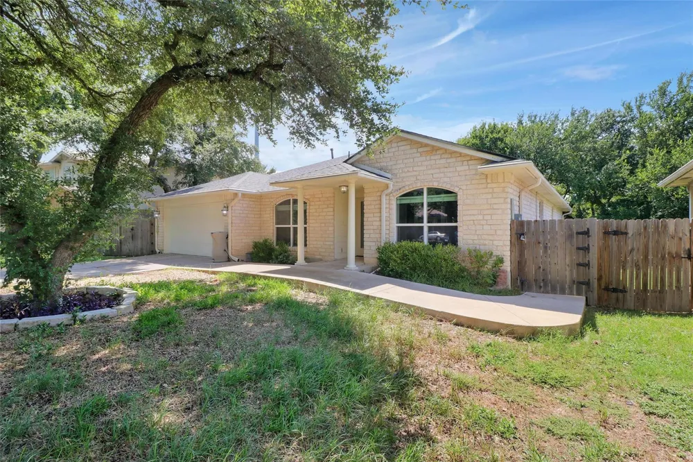 305 Dayna Cove Leander, TX 78641