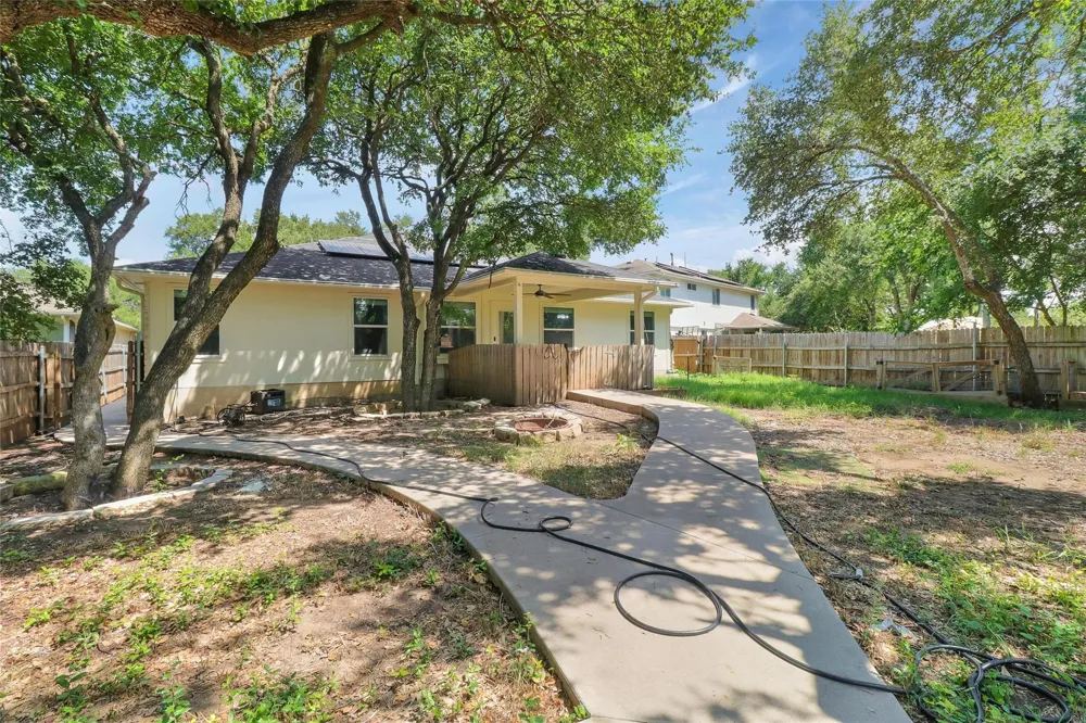 305 Dayna Cove Leander, TX 78641