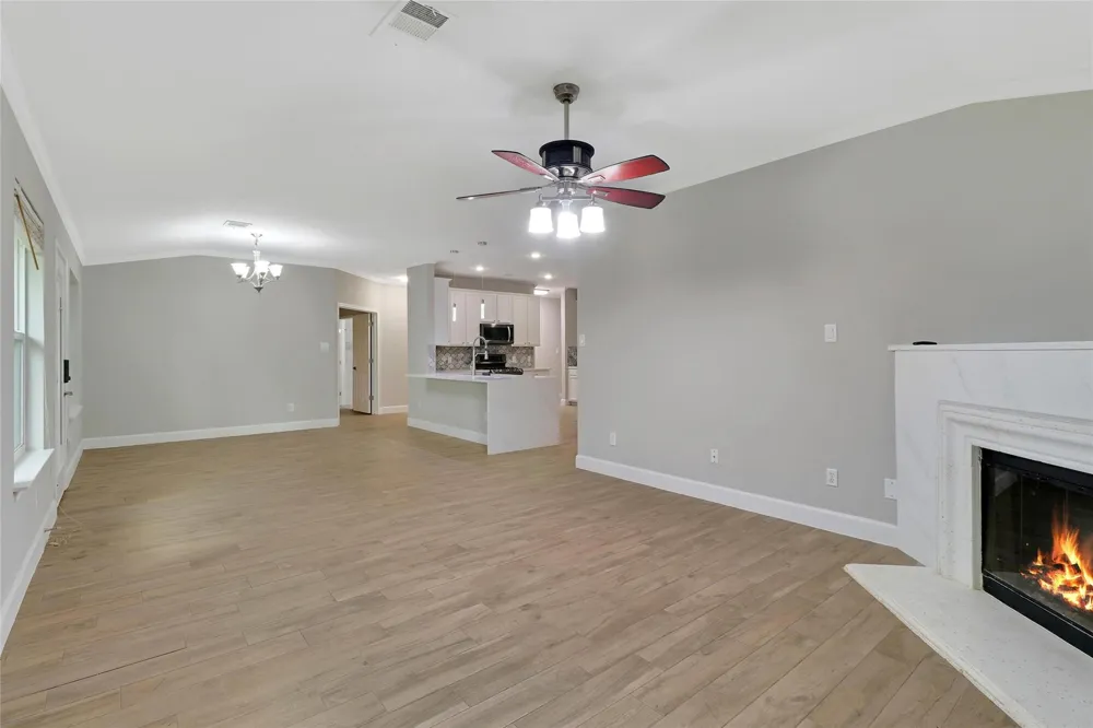 305 Dayna Cove Leander, TX 78641