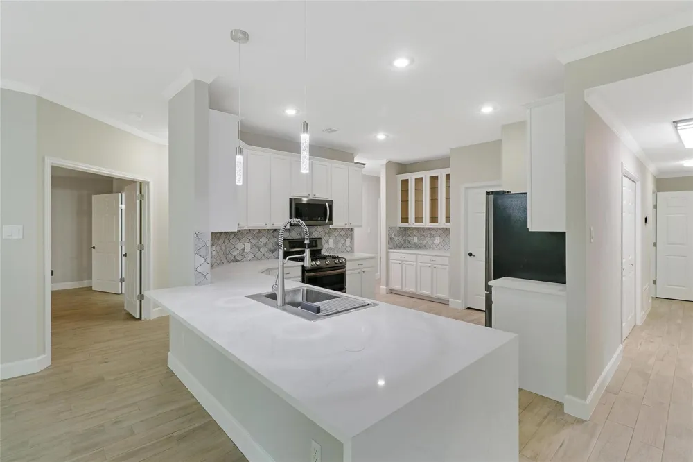 305 Dayna Cove Leander, TX 78641