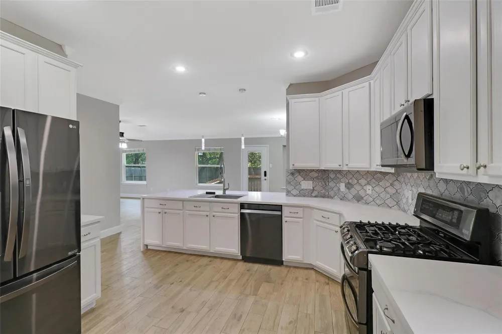 305 Dayna Cove Leander, TX 78641