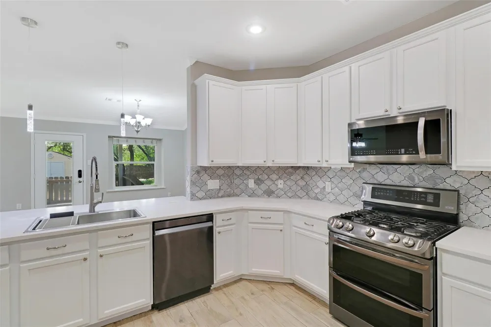 305 Dayna Cove Leander, TX 78641