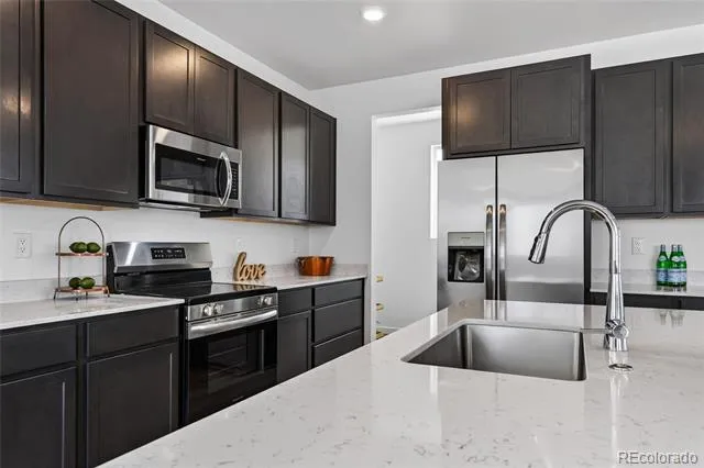 1949 S Fultondale Way Aurora, CO 80018