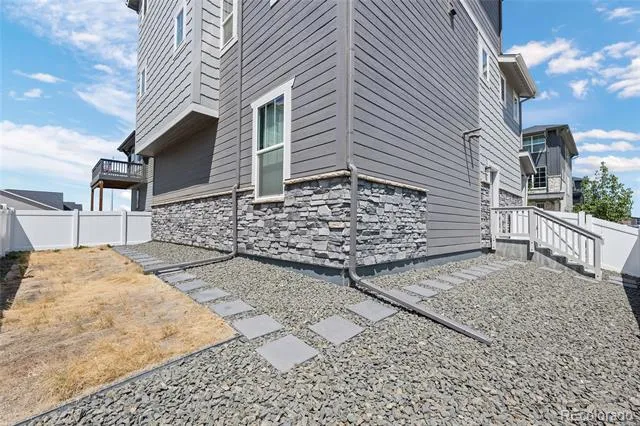 1949 S Fultondale Way Aurora, CO 80018