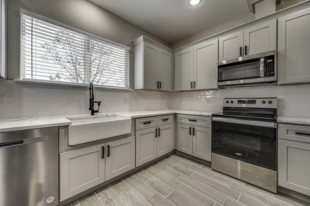5858 Black Pine Circle Granbury, TX 76048