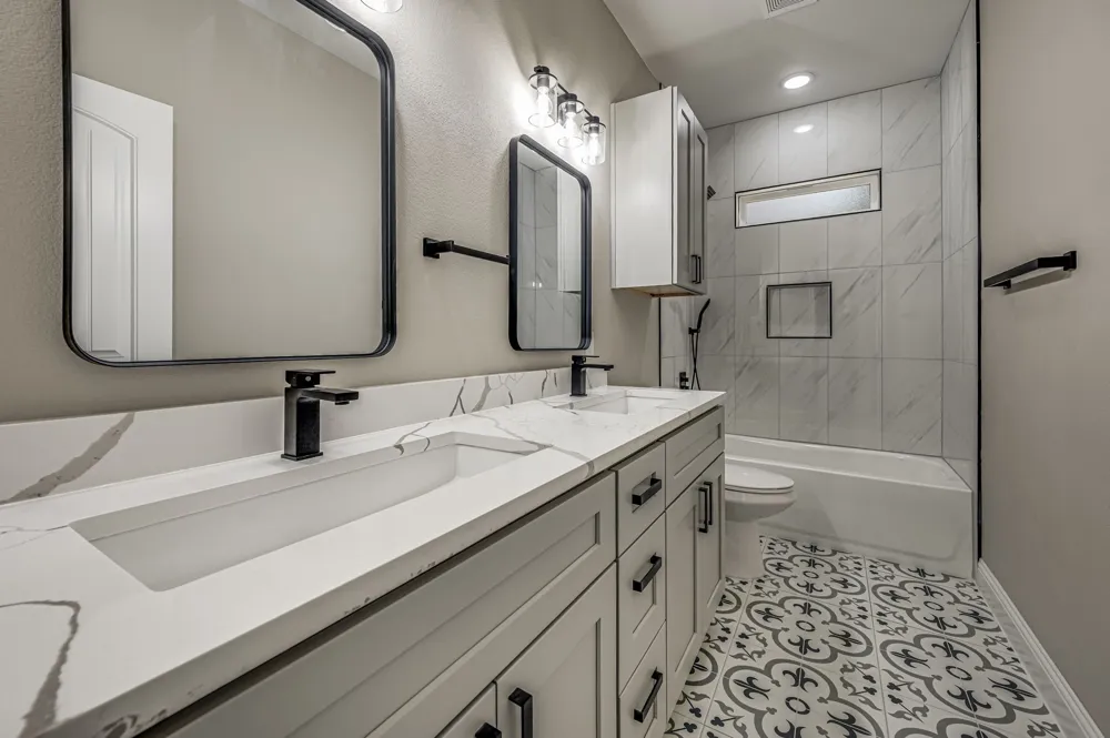 5858 Black Pine Circle Granbury, TX 76048