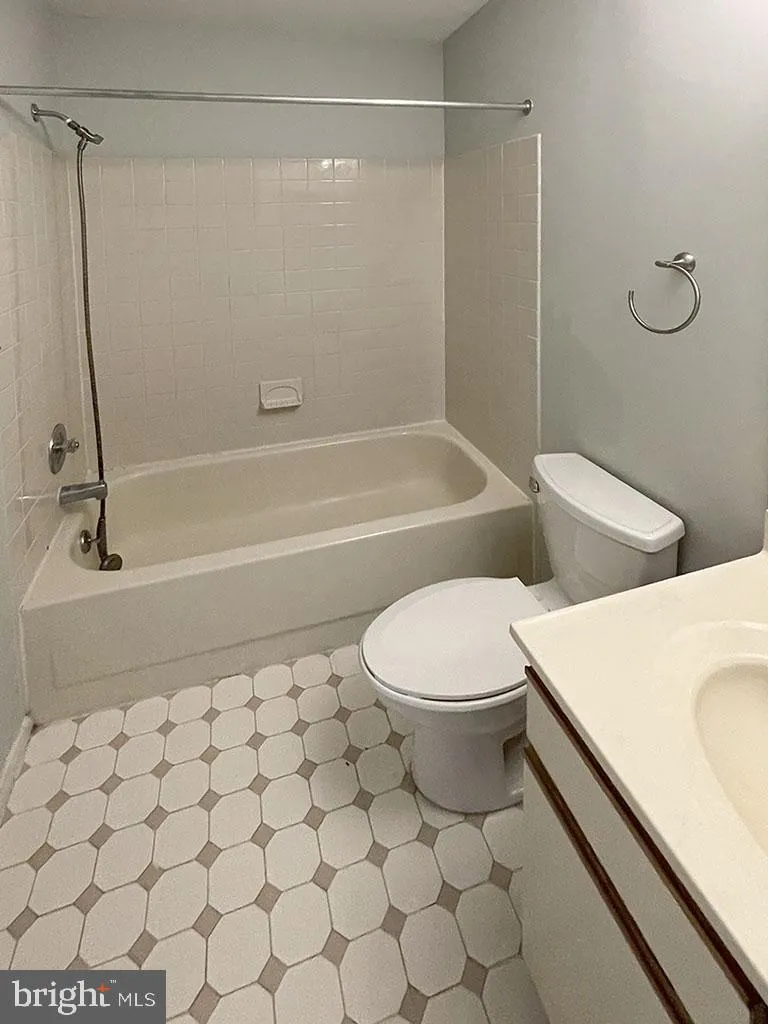 37 LE FORGE COURT #37 Chesterbrook, PA 19087