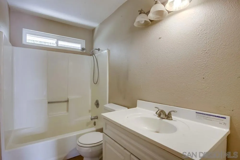 324 Patrick Dr El Cajon, CA 92019