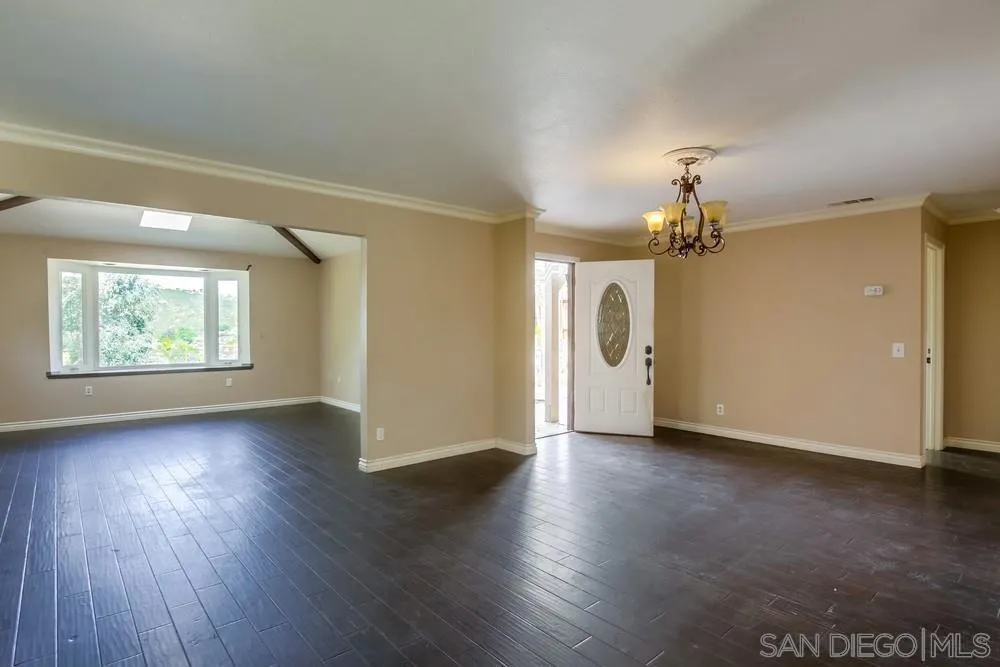 324 Patrick Dr El Cajon, CA 92019