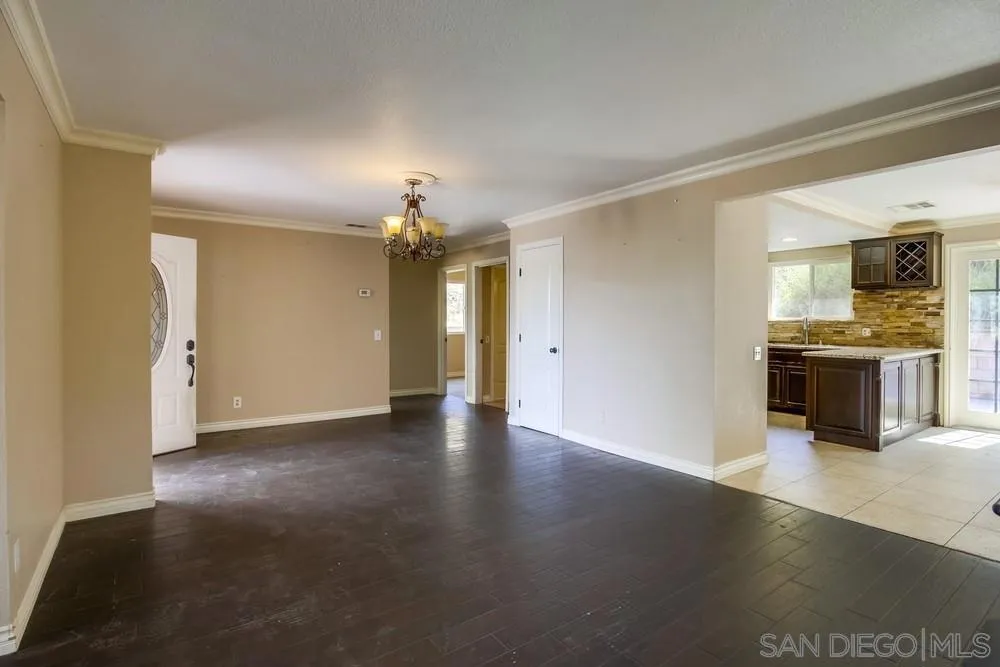 324 Patrick Dr El Cajon, CA 92019