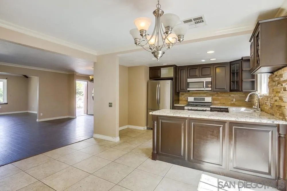 324 Patrick Dr El Cajon, CA 92019